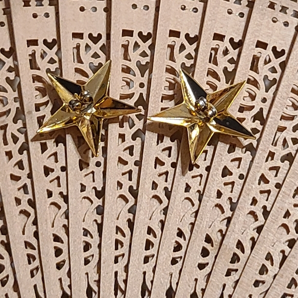 Vintage Gold Star Earrings - Picture 4 of 5